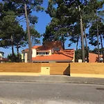 Golden Waves Surf And Yoga Furadouro *