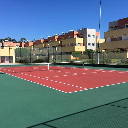 Golden Waves Surf And Yoga Furadouro Albergue