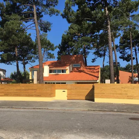 Golden Waves Surf And Yoga Lodge Furadouro *