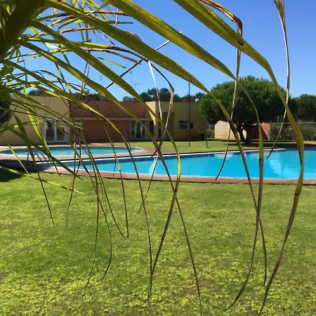 Golden Waves Surf And Yoga Lodge Furadouro Frühstückspension Ovar