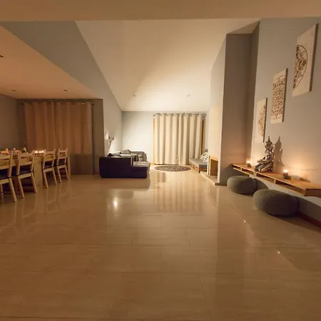 Golden Waves Surf And Yoga Furadouro Albergue *