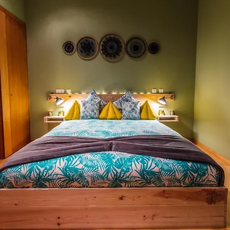 Golden Waves Surf And Yoga Lodge Furadouro