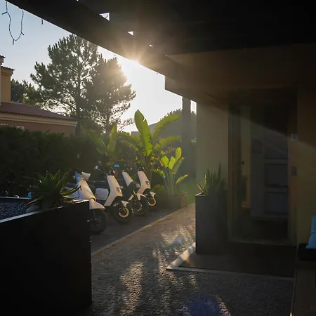 Golden Waves Surf And Yoga Furadouro Albergue