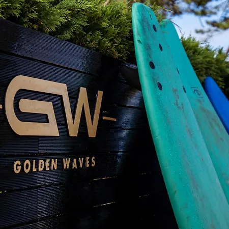 Golden Waves Surf And Yoga Furadouro *