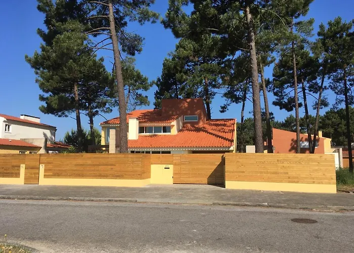 Golden Waves Surf And Yoga Furadouro *