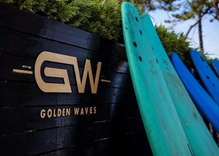 Golden Waves Surf And Yoga Furadouro *